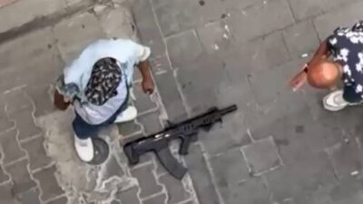 İzmir’in Konak ilçesinde bulunan bir işletmeye silahlı saldırı düzenleyen ve