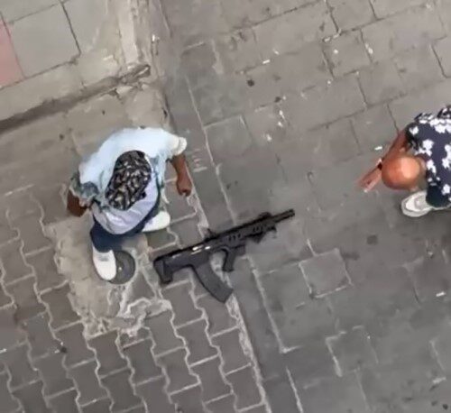 İzmir’in Konak ilçesinde bulunan bir işletmeye silahlı saldırı düzenleyen ve