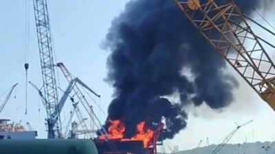 İzmir Aliağa Gemi Söküm Tesisleri’nde bir yakıt tankeri olarak kullanılan