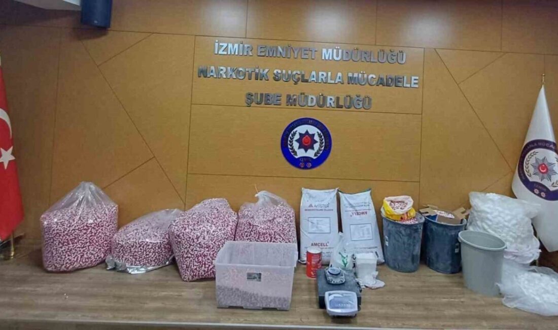 İzmir’in Bornova ve Konak ilçelerinde gerçekleştirilen operasyonlarda, 121,816 adet uyuşturucu