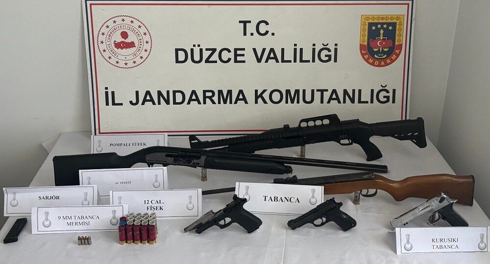 Düzce’de jandarma ekipleri, huzur ve güveni sağlamak amacıyla gerçekleştirdikleri operasyonlar