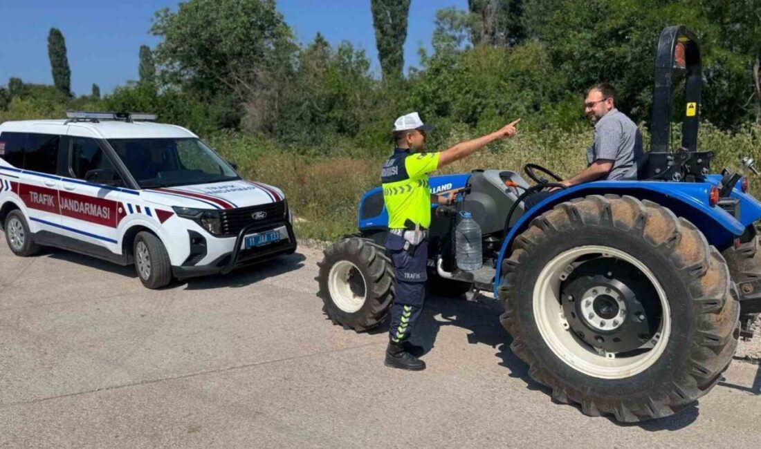 Jandarma ekipleri Bilecik’te traktör sürücüleri ve çiftçileri trafik ve yangın