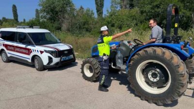 Jandarma ekipleri Bilecik’te traktör sürücüleri ve çiftçileri trafik ve yangın