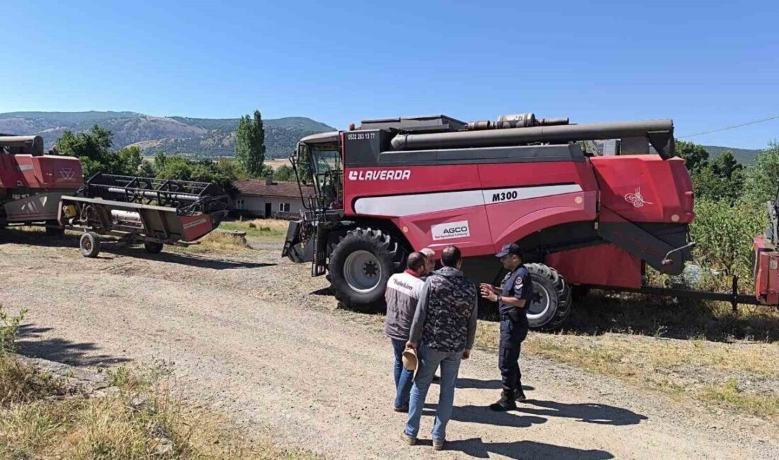 Bozüyük ilçesinin Karaağaç köyünde, hasat öncesinde biçerdöver operatörlerine yönelik bir