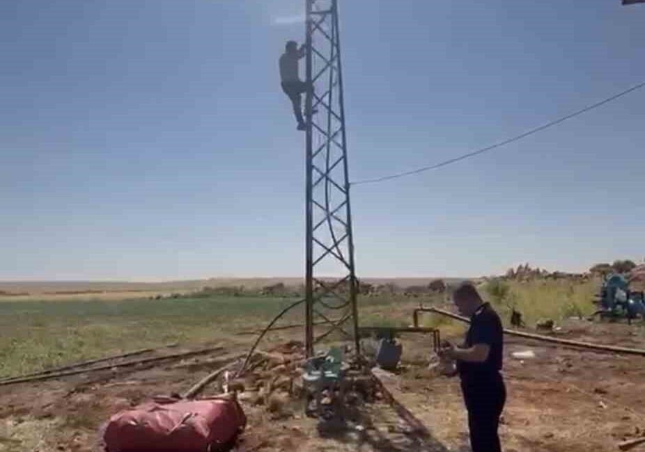 Şanlıurfa’nın Siverek ilçesine bağlı Canbolat Mahallesi’nde, kaçak bir trafo sökülürken