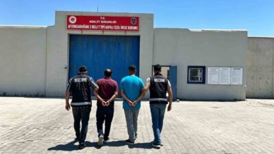 Afyonkarahisar’da kaçakçılık suçundan aranan iki kişi, polis ekipleri tarafından seyahat
