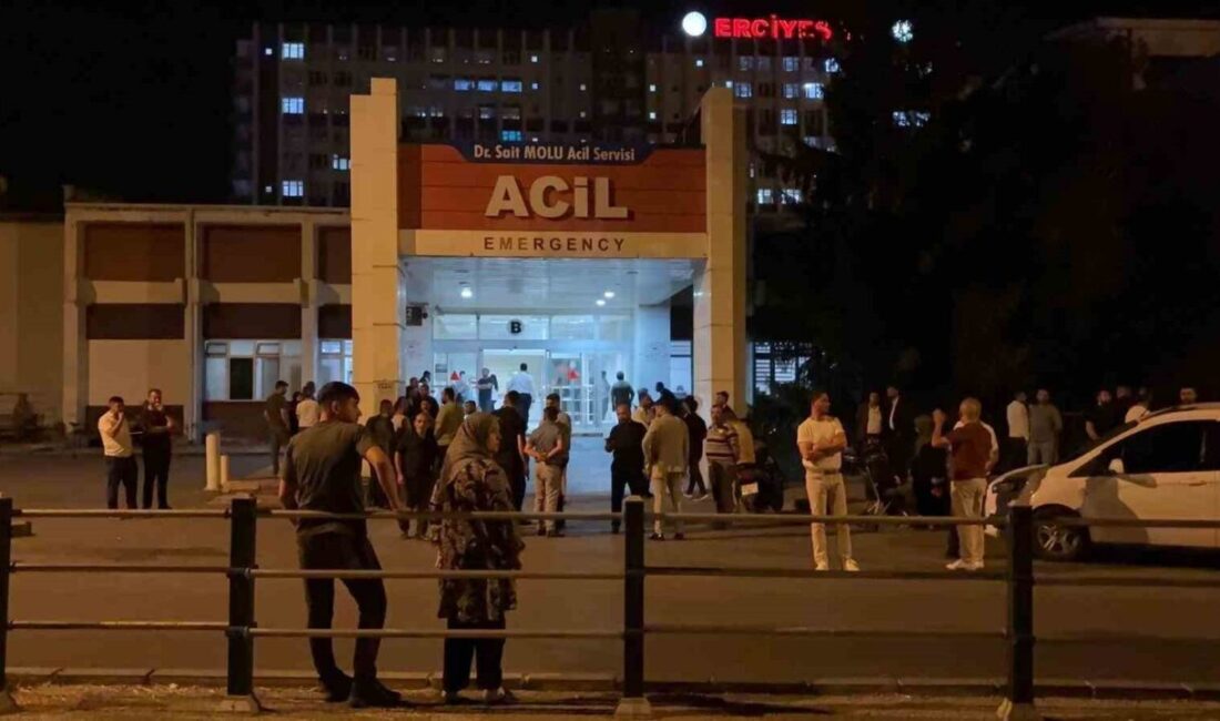 Melikgazi ilçesinde bir kafede yaşanan bıçaklı saldırıya ilişkin polis ekiplerinin