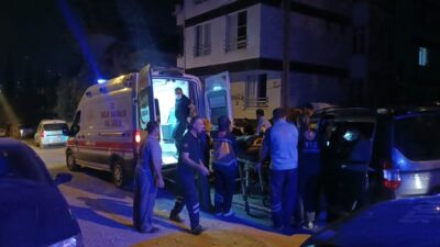 Kahramanmaraş’ta bir genç, evinde bıçaklı saldırıya maruz kalarak ağır yaralandı.
