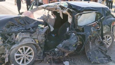 Pazarcık ilçesinde meydana gelen trafik kazasında seyir halindeki bir otomobil,
