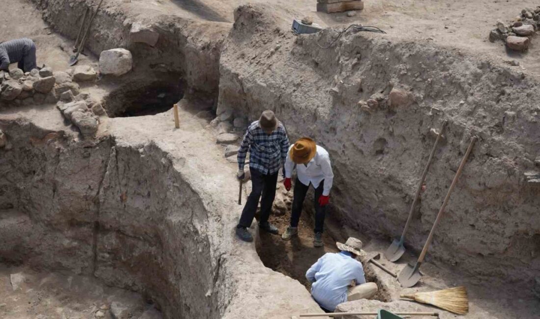 Kaman Belediye Başkanı Emre Demirci, Kalehöyük’te devam eden arkeolojik kazı