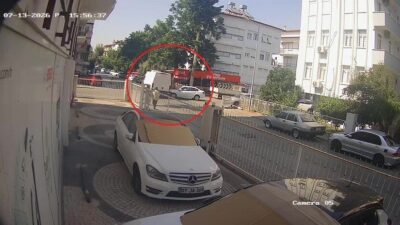 Manavgat ilçesinde Hükümet Caddesi ile Mithatpaşa Caddesi’nin kesiştiği noktada meydana