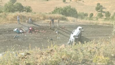 Elazığ’da meydana gelen bir kaza sonucunda bir kamyonetin şarampole yuvarlanması