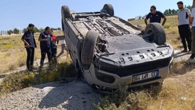 Van’ın Erciş ilçesinde meydana gelen kazada bir kamyonet devrilerek 4