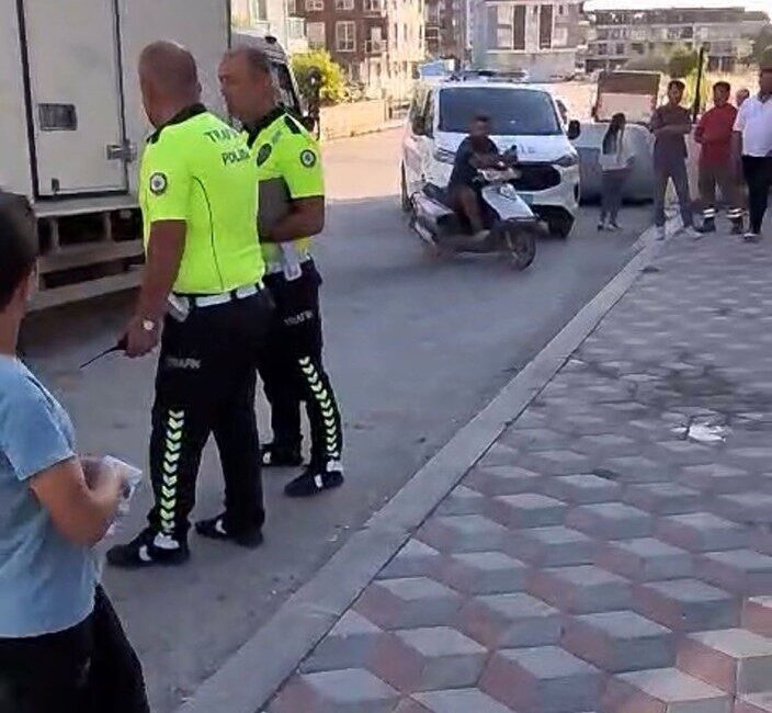 Burdur’da bir sürücü, arızalanan kamyonetini tamir etmeye çalışırken yaşanan bir