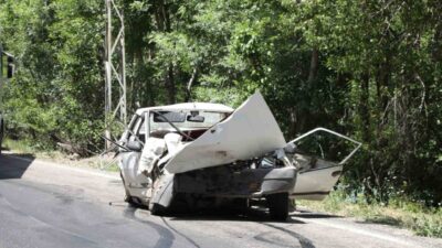 Tunceli’de yaşanan bir trafik kazasında, bir kamyonetle çarpışan Fiat Tofaş