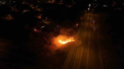 Kırıkkale’de, gece saatlerinde meydana gelen yangın, şehirler arası kara yolunun