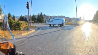 Karabük’te bir motosiklet sürücüsü tarafından kask kamerasıyla kaydedilen görüntülerde, 100.