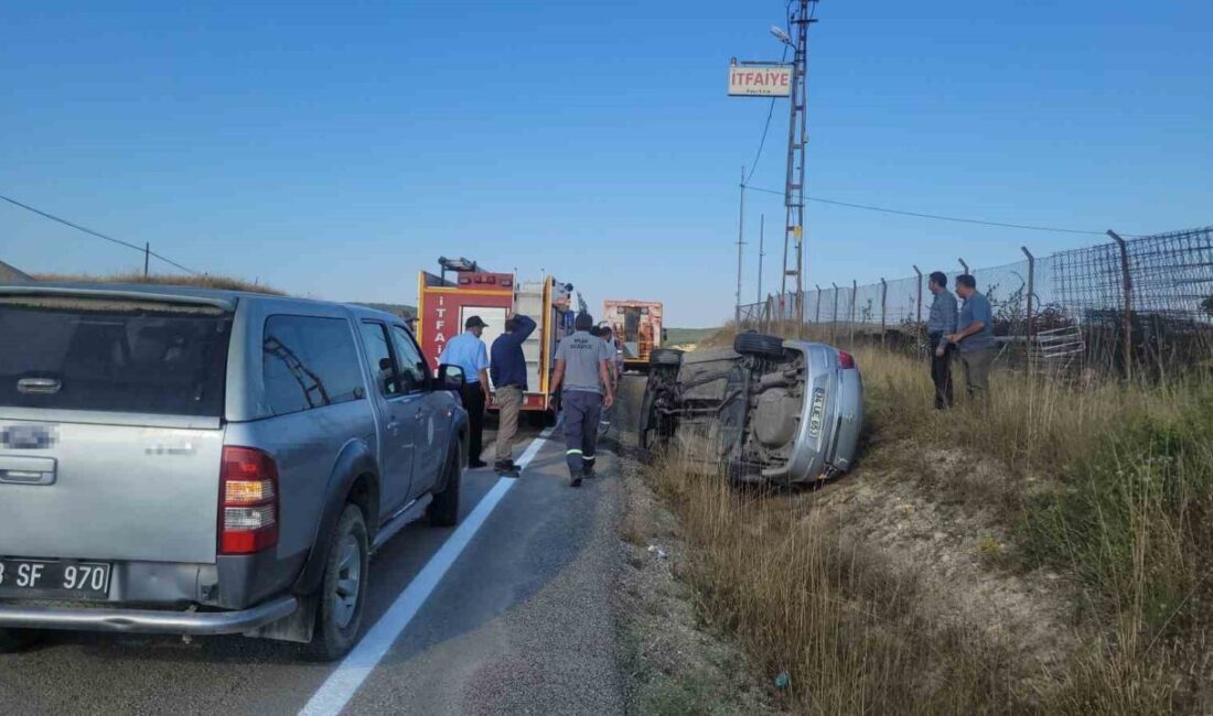 Eflani ilçesinde meydana gelen trafik kazasında, kontrolü kaybeden bir otomobil