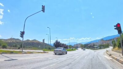 Karabük’te çeşitli noktalarda trafik kurallarını ihlal eden sürücüler, araç ve