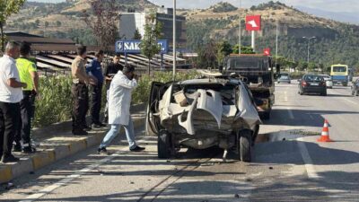 Karabük’te meydana gelen üç araçlı zincirleme kazada, iş makinesinin de