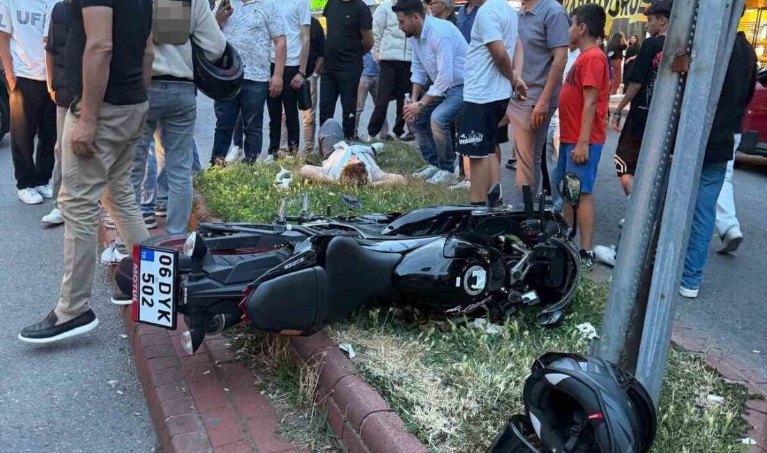 Karadeniz Ereğli ilçesinde otomobil ile motosikletin çarpışması sonucu meydana gelen