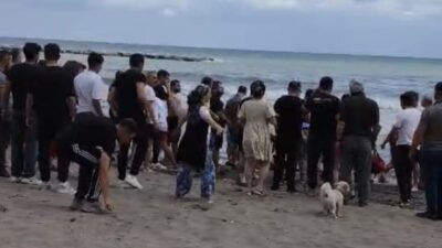 Atakum ilçesinde denize giren Suriye uyruklu bir akraba grubundan bir