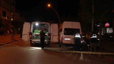 Karaman’da meydana gelen trafik kazasında, motosikletin kaldırıma ve park halindeki