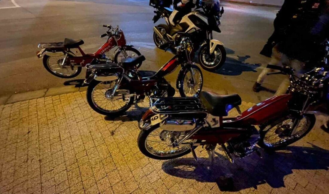 Karaman ilinde, Pirireis Mahallesi 100. Yıl Bulvarı üzerindeki bir kavşakta