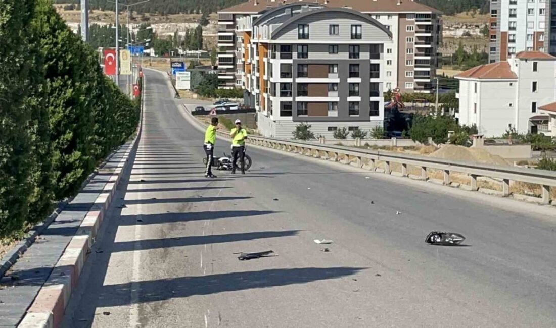 Karaman’da bir otomobil ile çarpışarak devrilen motosiklet sürücüsü yaralandı. Kaza,