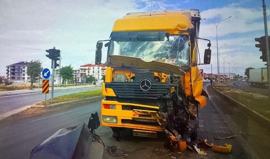 Konya’nın Karapınar ilçesinde meydana gelen iki ayrı trafik kazasında 2