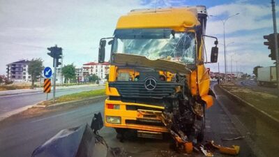 Konya’nın Karapınar ilçesinde meydana gelen iki ayrı trafik kazasında 2