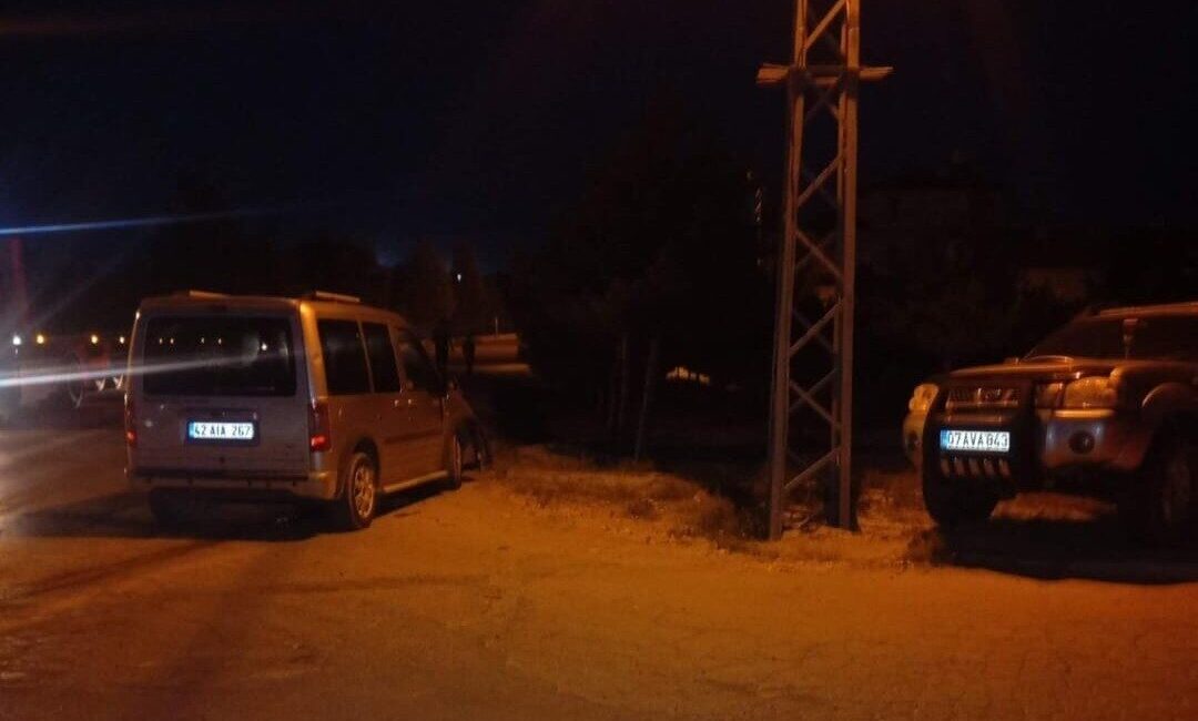 Konya’nın Karapınar ilçesinde meydana gelen trafik kazasında iki kamyonet çarpıştı
