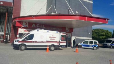 Konya’nın Karapınar ilçesinde meydana gelen trafik kazasında, iki otomobil çarpıştı