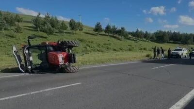 Ardahan’da bir traktör devrildi, sürücü yaralandı. Olay, Ardahan-Kars karayolunun 2.