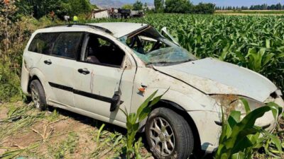 Afyonkarahisar’da meydana gelen trafik kazasında otomobil ile kargo aracının çarpışması