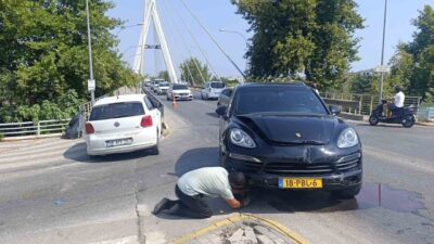 Manavgat ilçesinde meydana gelen trafik kazasında, bir sürücü alt geçit