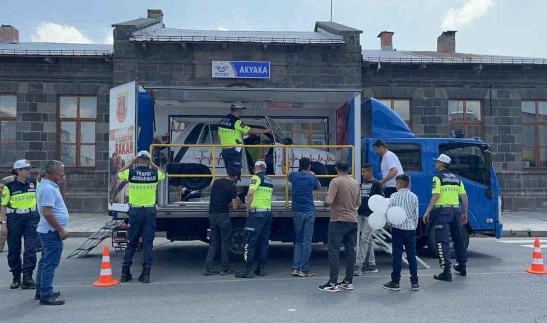 Jandarma Genel Komutanlığı, Kars’ta vatandaşlara uygulamalı trafik eğitimi vermek amacıyla