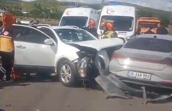 Kars ilinde meydana gelen zincirleme trafik kazasında 8 kişi yaralandı.