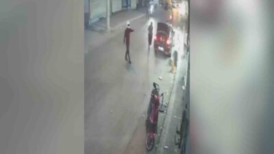 Adana’da bir iş yerine silahlı saldırı düzenleyen kask takan bir