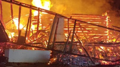 Kastamonu’nun İnebolu ilçesinde bir ailenin evi, meydana gelen yangın sonucunda