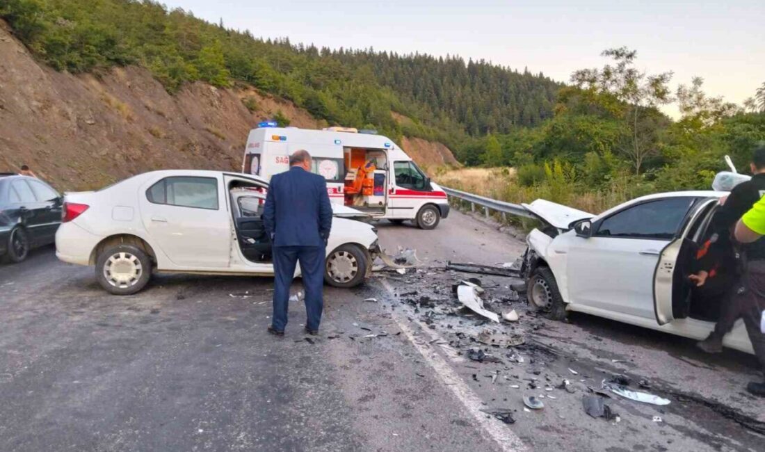 Kastamonu’nun Küre ilçesinde meydana gelen trafik kazasında, 4 kişi yaralandı.