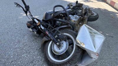 Tosya ilçesinde meydana gelen bir trafik kazasında motosiklet sürücüsü yaralandı.