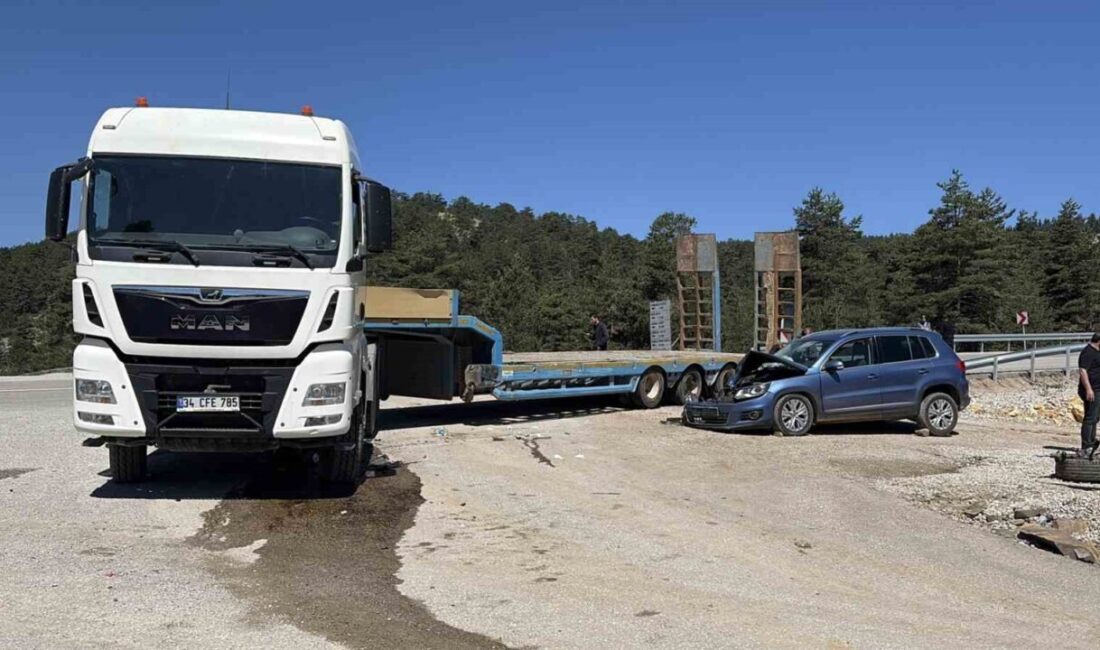 Kastamonu’nun Devrekani ilçesinde meydana gelen trafik kazasında, otomobil ile tırın
