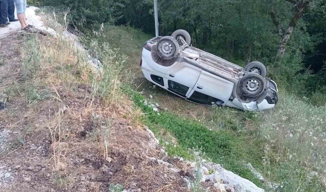 Kastamonu’nun Küre ilçesinde araçtan çıkarak tarlaya devrilen araçta bulunan 3
