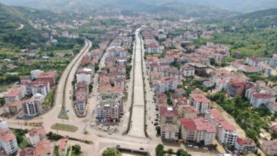 Kastamonu’da etkili olan şiddetli yağışlar sonucu Cide ilçesinde 12 kişi