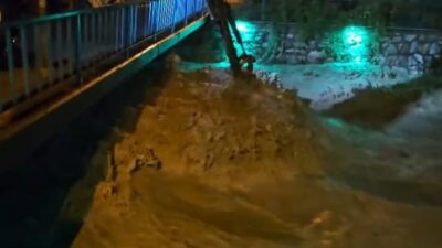 Kastamonu’nun Cide ilçesinde yoğun yağışların neden olduğu sel felaketi yaşandı.
