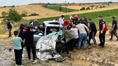 Kastamonu’nun Taşköprü ilçesinde meydana gelen trafik kazasında, üç aracın karıştığı
