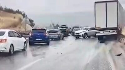 Tosya ilçesinde yaşanan yoğun yağış nedeniyle D100 karayolunda meydana gelen