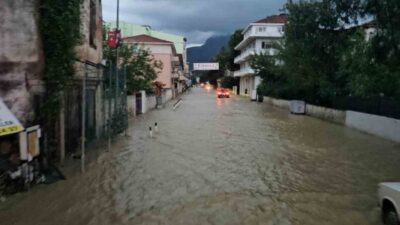Cide, Kastamonu ilçesinde etkili olan şiddetli yağışlar sel felaketine neden