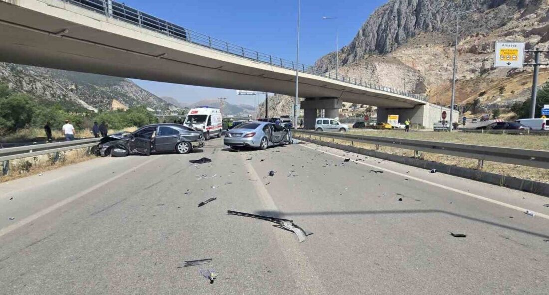 Amasya’da meydana gelen trafik kazasında sürücüsü geri manevra yaparak kaçırdığı